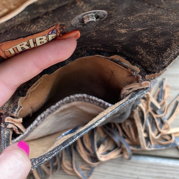 Small leather purse with fringe and beads. - Picture 5 of 5